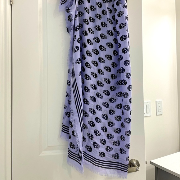 Authentic Alexander McQueen Biker Skull Scarf In Lilac/Black - Picture 5 of 10